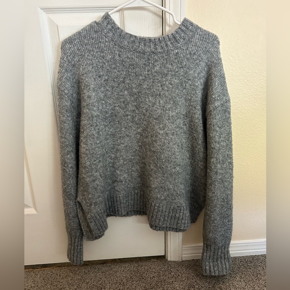 H&M Heather Gray Crew Neck Sweater